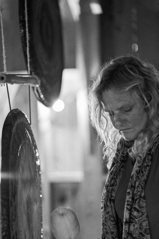 Sabina Suhl gong maker